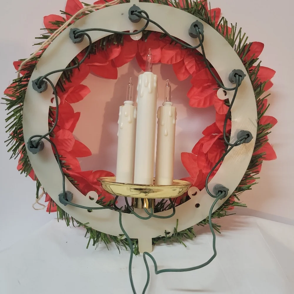 Rare 13 Light Red Poinsetta Christmas Wreath. Small in Size